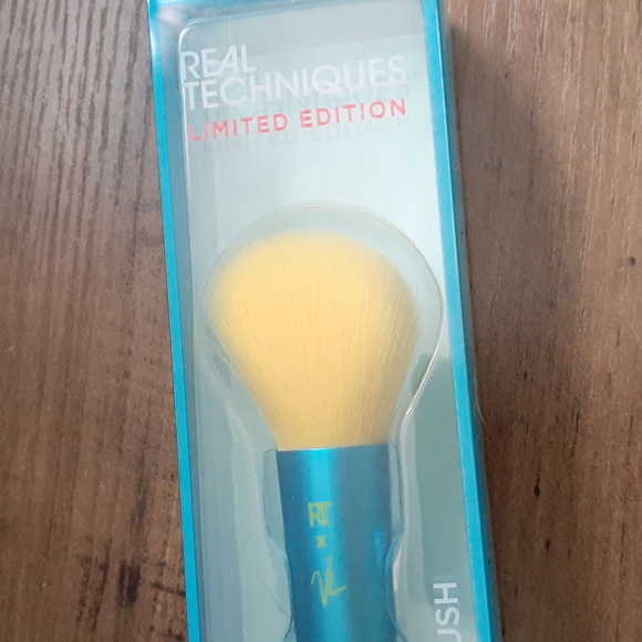 Makeup Brushes - Picture 4 of 5